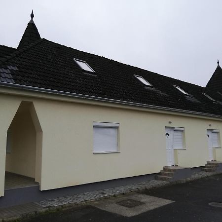 Familia-Pelso Apartmanhaz Zamárdi Buitenkant foto
