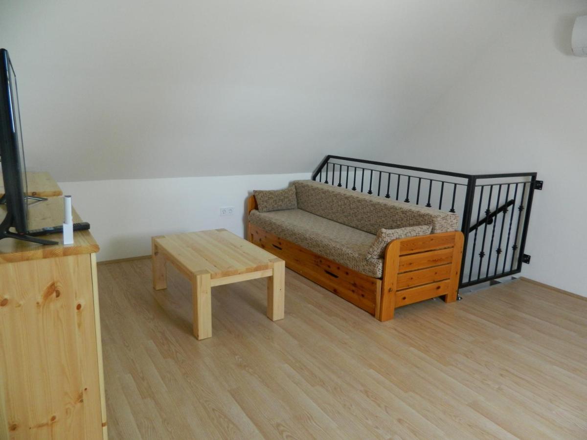Familia-Pelso Apartmanhaz Zamárdi Buitenkant foto
