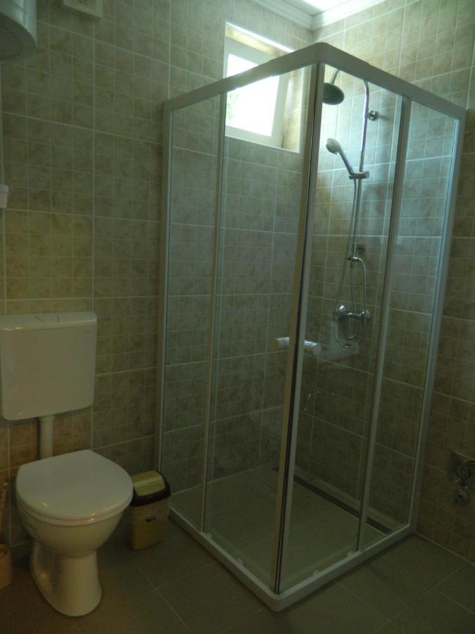 Familia-Pelso Apartmanhaz Zamárdi Buitenkant foto