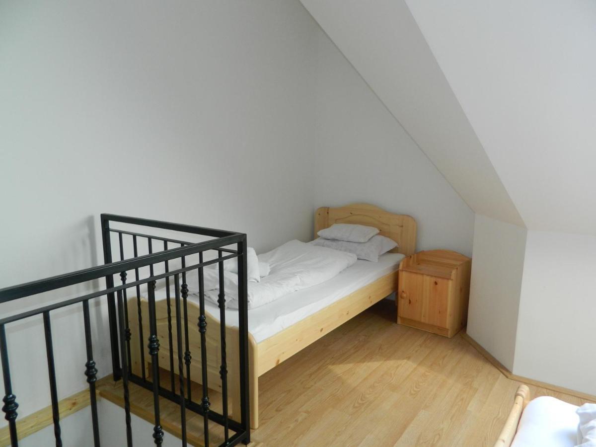 Familia-Pelso Apartmanhaz Zamárdi Buitenkant foto