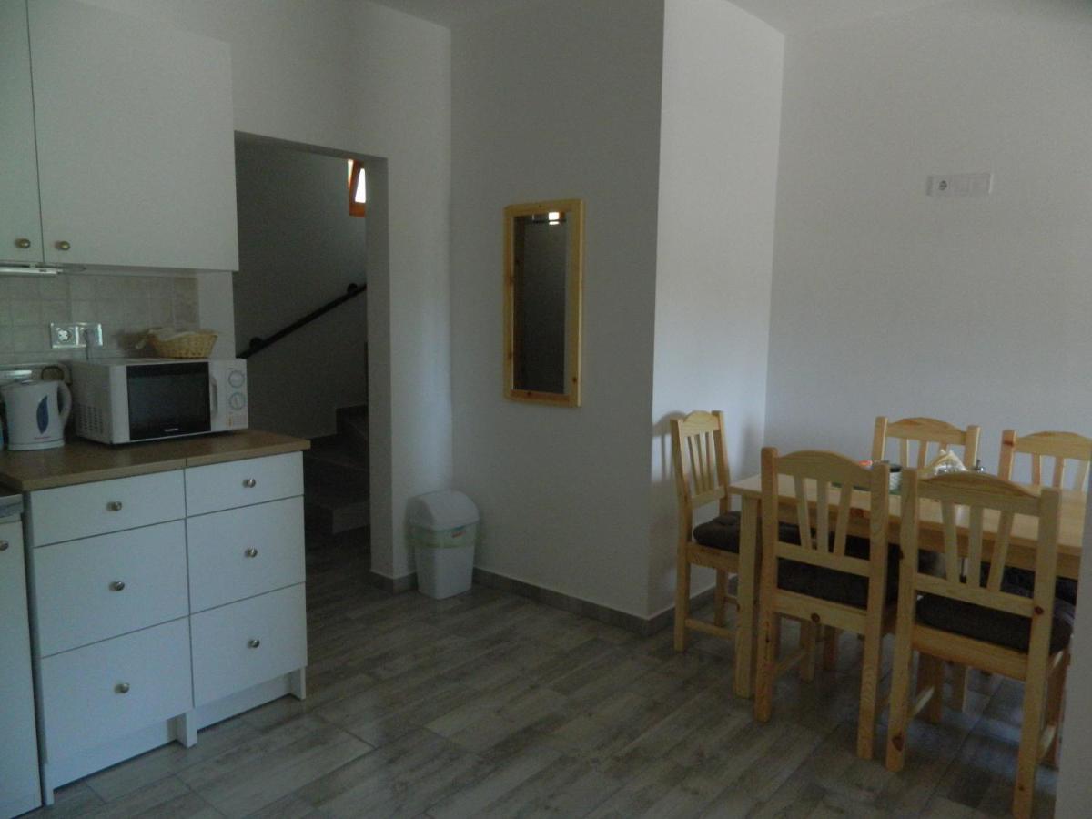Familia-Pelso Apartmanhaz Zamárdi Buitenkant foto