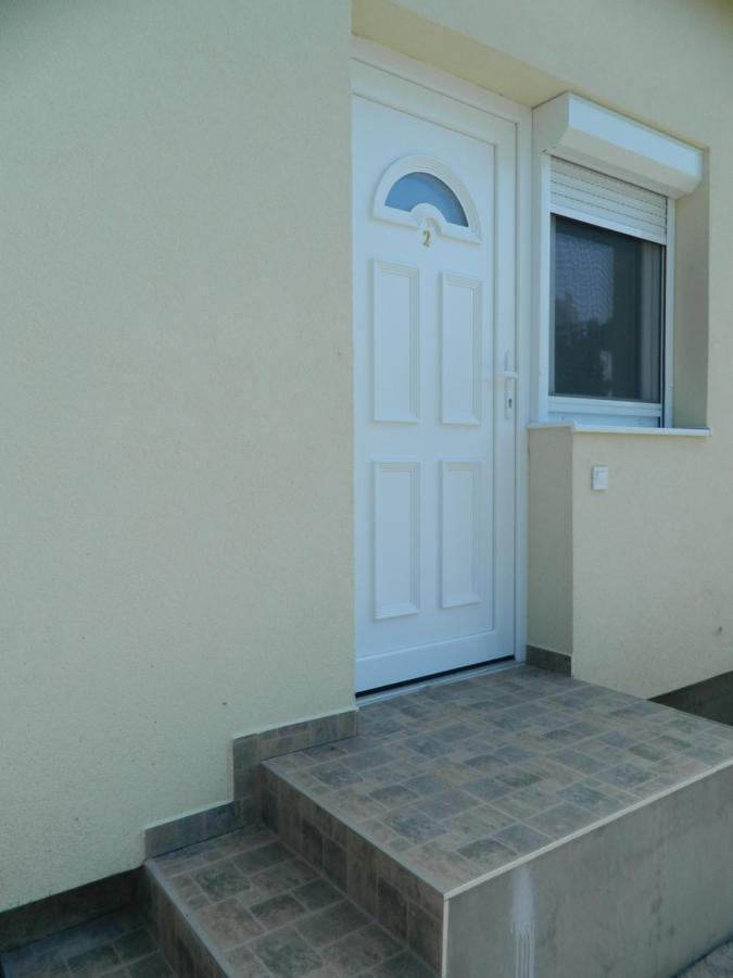 Familia-Pelso Apartmanhaz Zamárdi Buitenkant foto