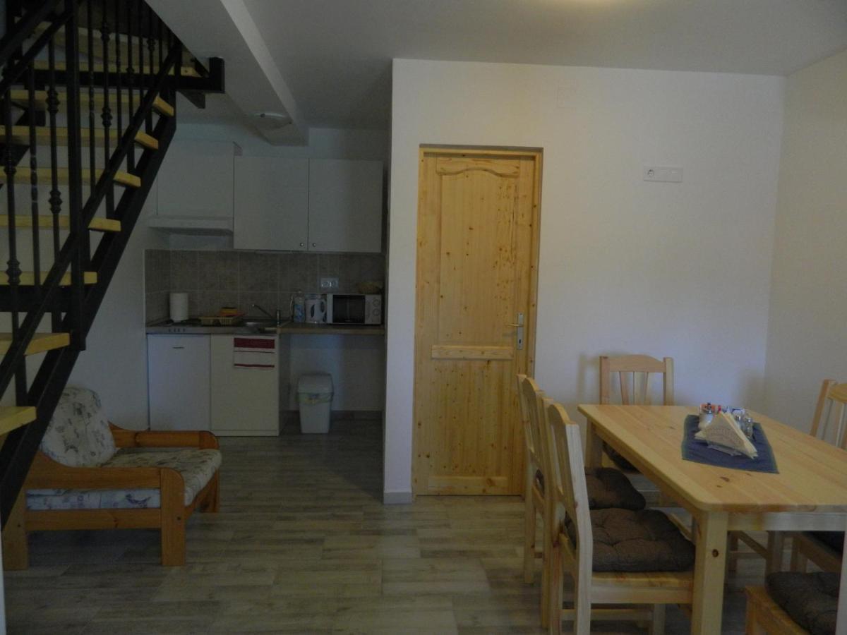 Familia-Pelso Apartmanhaz Zamárdi Buitenkant foto