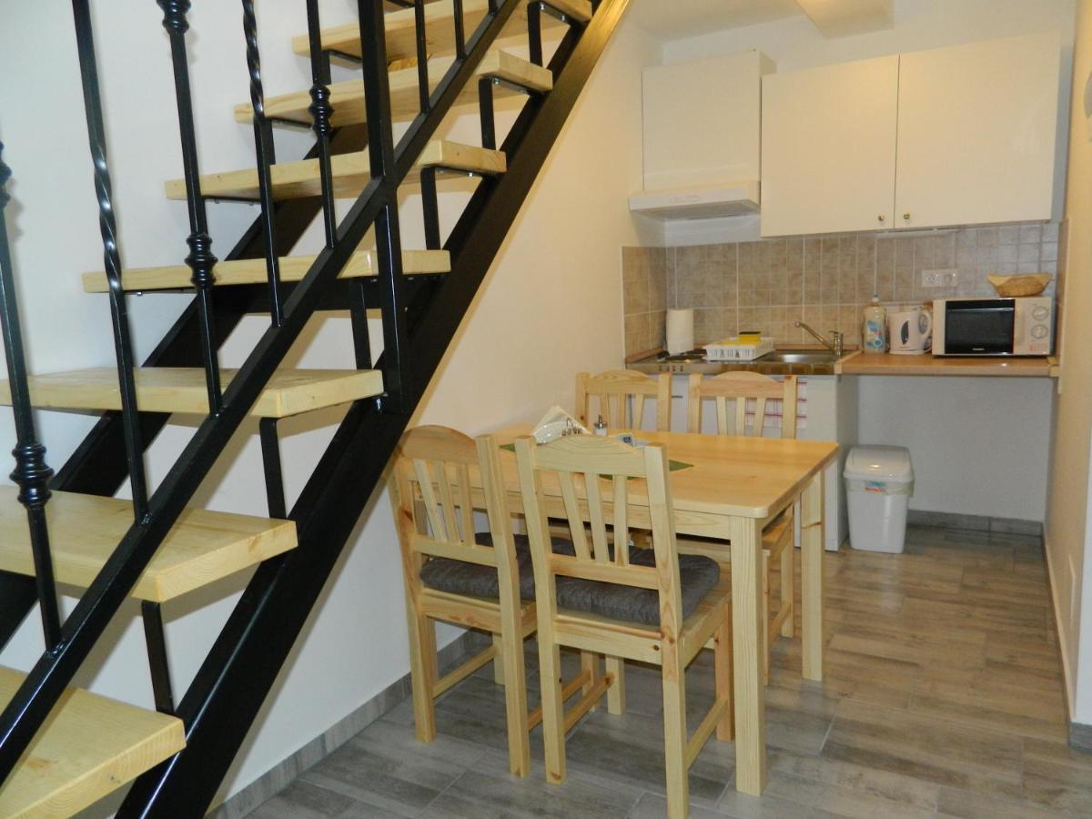 Familia-Pelso Apartmanhaz Zamárdi Buitenkant foto