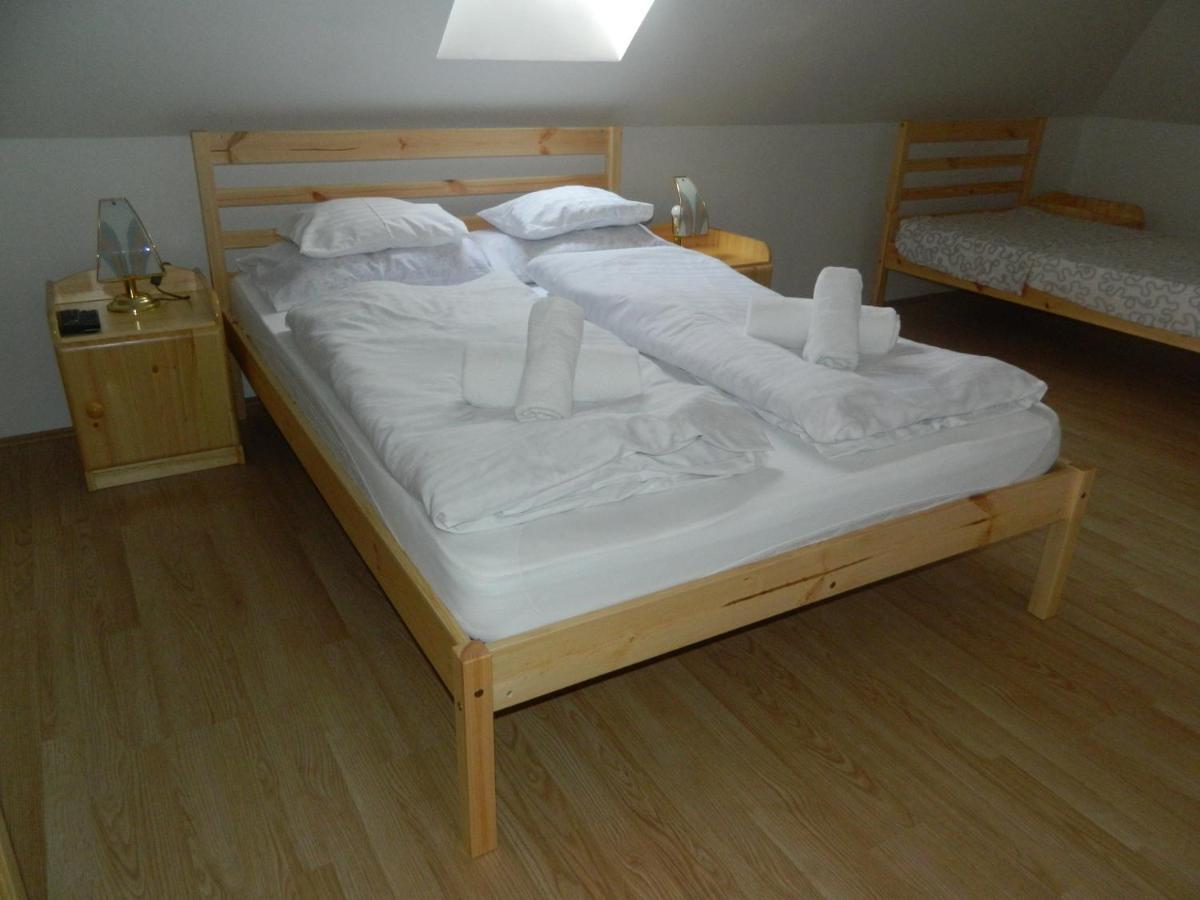 Familia-Pelso Apartmanhaz Zamárdi Buitenkant foto
