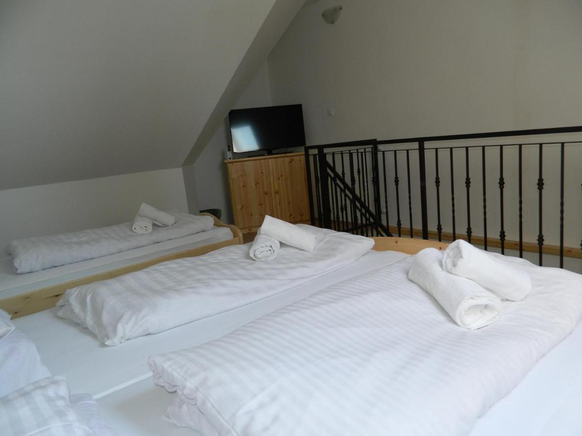 Familia-Pelso Apartmanhaz Zamárdi Buitenkant foto