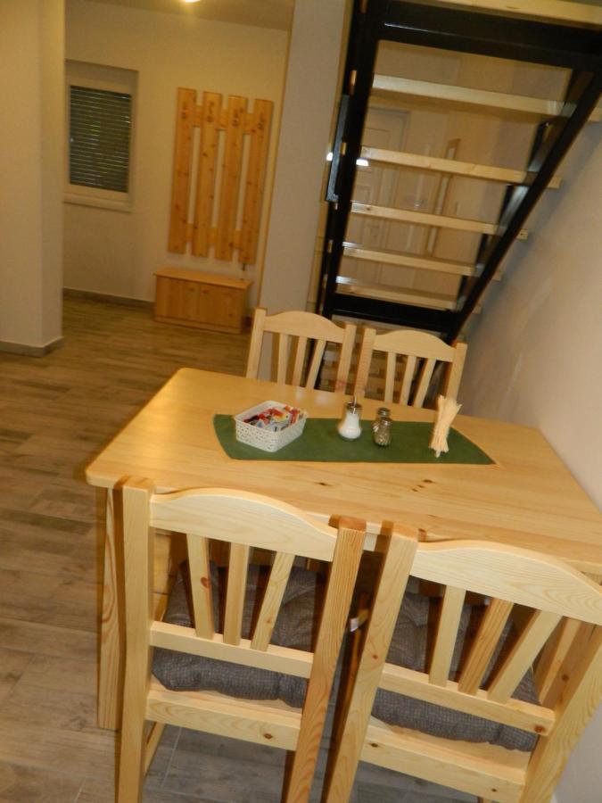 Familia-Pelso Apartmanhaz Zamárdi Buitenkant foto