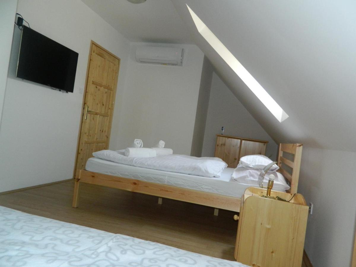 Familia-Pelso Apartmanhaz Zamárdi Buitenkant foto