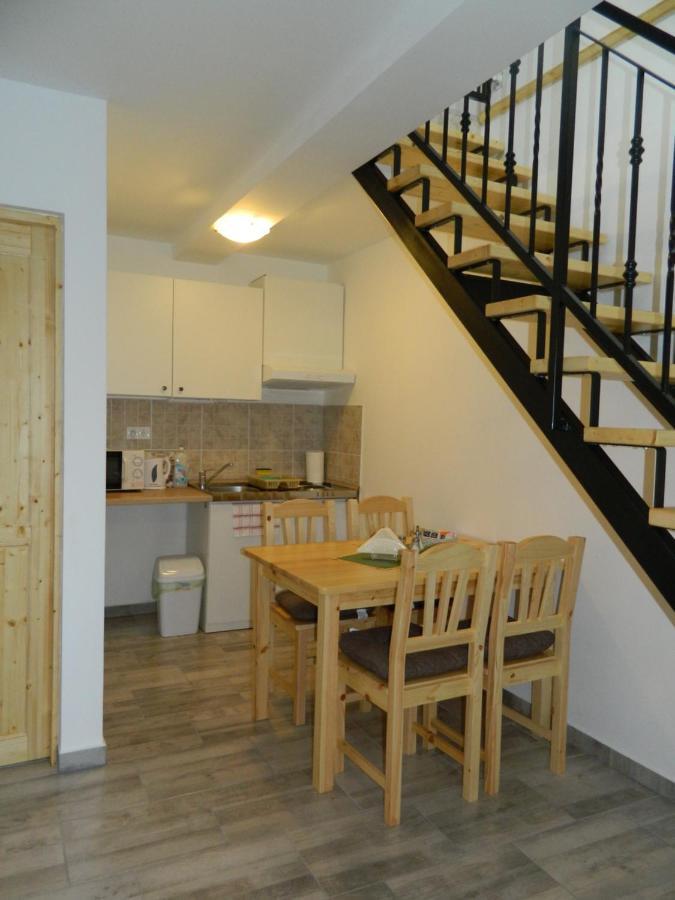 Familia-Pelso Apartmanhaz Zamárdi Buitenkant foto
